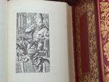 un livre ouvert sur lequel figure le dessin d'un homme tenant un enfant dans ses bras