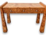 l'image d'une table en bois avec deux tiroirs