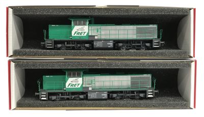 deux boîtes contenant chacune deux trains