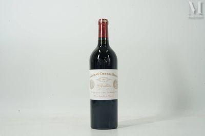 une bouteille de vin posée sur une table