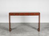 une petite table en bois avec deux tiroirs et un plateau en marbre