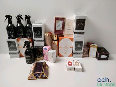 Lot de 26 produits cosmétiques de diverses marques dont : KI…
