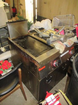 ANGELO - PO Lot comprenant une plancha au gaz et friteuse él…