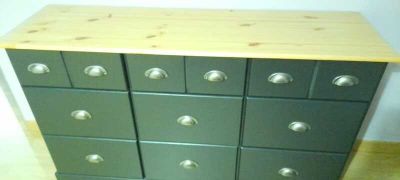 Ensemble de mobilier comprenant: