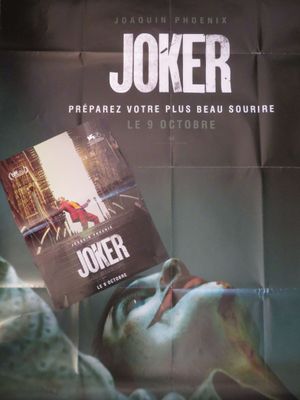 Affiche du film français « Joker » représentant le Joker tenant un livre à la main