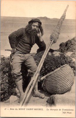 une photo en noir et blanc d'un homme à la longue barbe