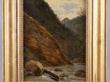 une peinture représentant une rivière rocailleuse avec une montagne en arrière-plan