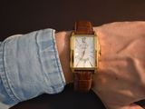 a person that is wearing a watch on his wrist