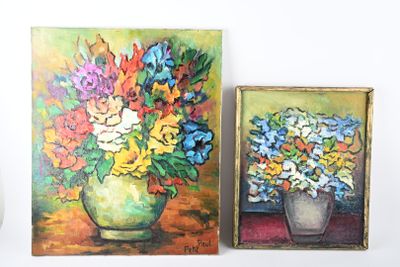 deux peintures de fleurs dans un vase sur une table