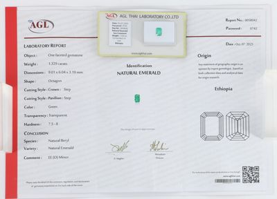 une image représentant un certificat orné d'une émeraude verte