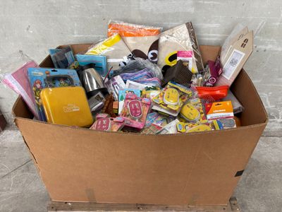 Box complet - Articles divers et variés dont oui oui / Total…