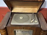a record player sitting on top of a wooden table