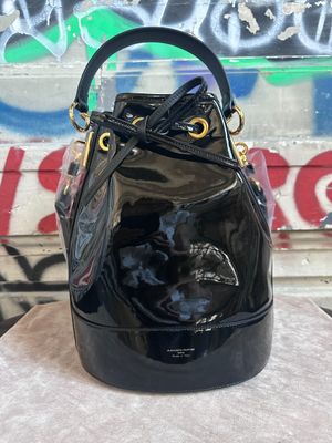 Sac seau T.L A. VAUTHIER cuir mirror noir et bijouterie doré…