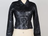 une veste en cuir noir sur un mannequin mannequin mannequin mannequin mannequin mannequin mannequin mannequin mannequin mannequin