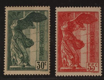 deux timbres représentant une statue et un ange