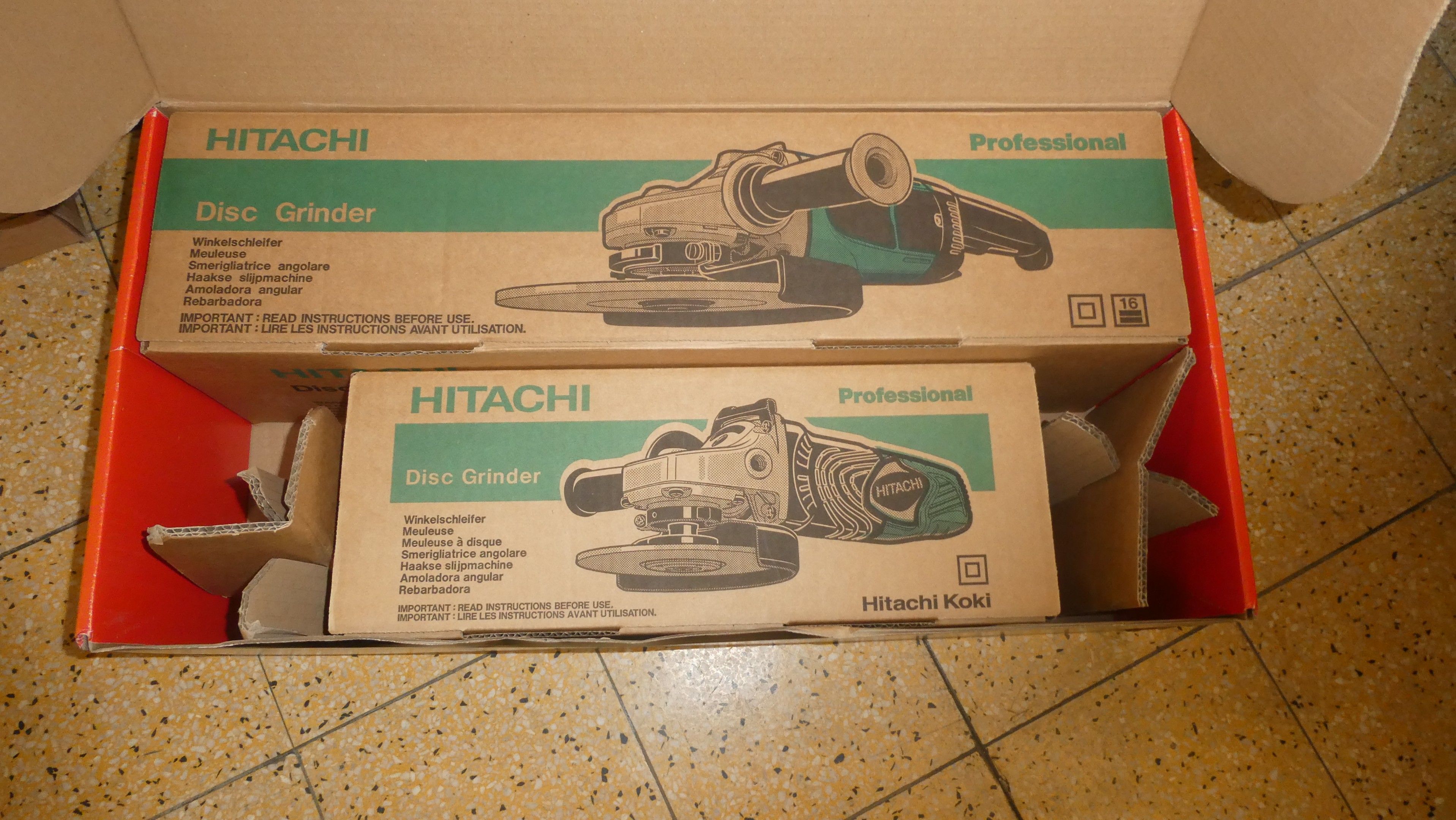 - 1 Petite meuleuse HITACHI