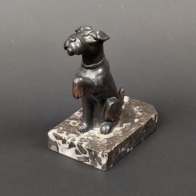 Sujet en régule représentant un fox terrier dressé et tendan… - Photo 1