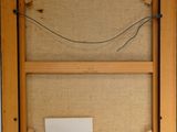 une vieille photo représentant un cadre en bois contenant une feuille de papier