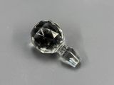 perle en verre noir et transparent présentant une facette
