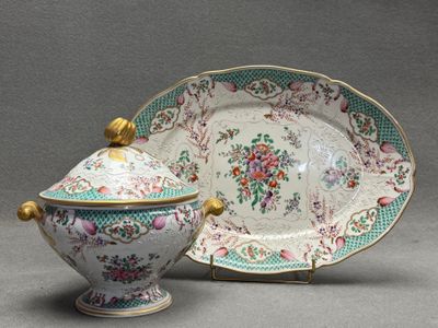 Soupière et plat ovale en porcelaine décor dans le gout de l…