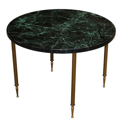 une image représentant une table avec un plateau en marbre vert et des pieds en laiton