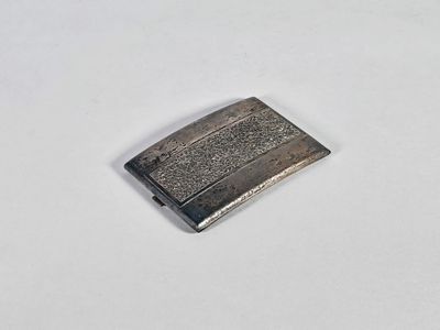 Etui à cigarettes en argent (800°/°°), de forme aplatie, le …