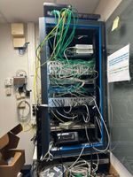 1 baie informatique comprenant : (photo 2)
