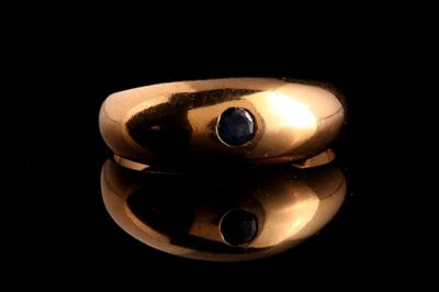 Bague jonc en or jaune 18 carats (750 millième), sertie clos d'une pie