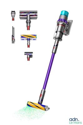 un gros plan d'un aspirateur sans fil équipé de divers accessoires