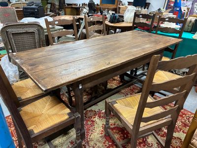 many chairs and a table in a room full of furniture