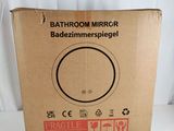 une boîte en carton sur laquelle est représenté un miroir de salle de bains