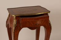 Table d'appoint à plateau rectangulaire, de forme galbée tou… (photo 6)