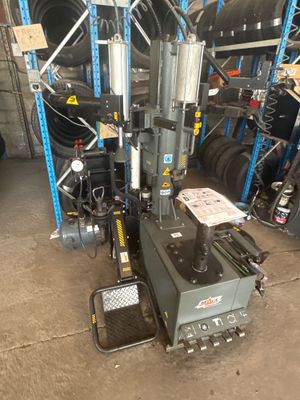 une machine qui se trouve dans un entrepôt