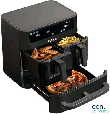 une image représentant une friteuse contenant deux pizzas et des frites