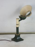 LAMPE A QUINQUET en tôle laquée vert et beige, l'abat-jour p… (photo 3)
