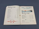 un livre ouvert sur lequel figure l'image d'un bateau