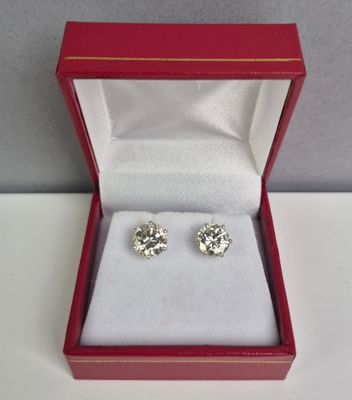 Paire de clous d'oreille en or gris 18k 750 millièmes retena…