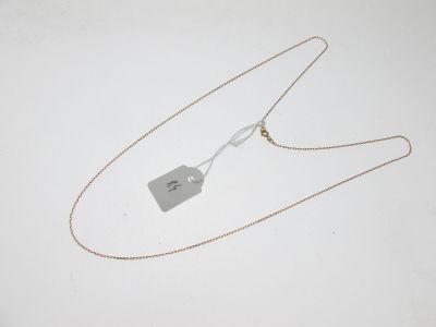gros plan d'un collier auquel est attachée une étiquette