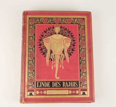 un vieux livre dont la couverture est ornée d'une image d'éléphant