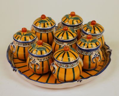 une assiette sur laquelle sont disposées plusieurs oranges