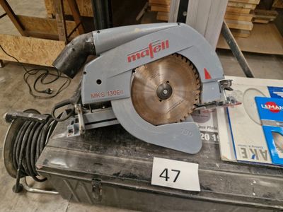 l'image d'une machine posée sur une table