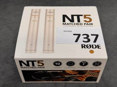 Les deux microphones se trouvent dans la boîte, prêts à l'emploi.