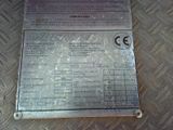 a metal sign on the floor that says important