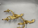 paire d'appliques murales anciennes en laiton avec fleurs et feuilles