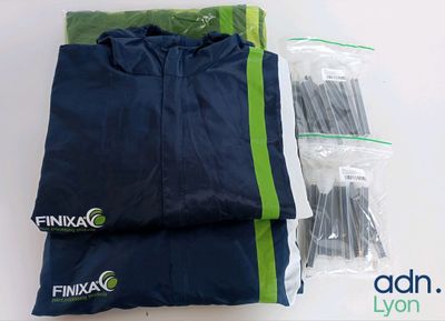 Lot de 5 articles de travaux : combinaisons de peinture tail…