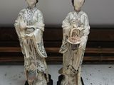 paire de figurines asiatiques représentant une femme et un homme tenant un panier