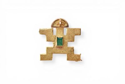 BROCHE en or jaune 750 millièmes à décor sud-américain serti…