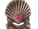 a shell shaped brooch with a pink stone in it