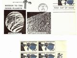 une image représentant une carte postale sur laquelle figure une station spatiale