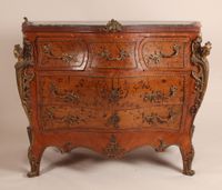 Commode sauteuse de forme galbée toutes faces, en bois de pl… (photo 3)
